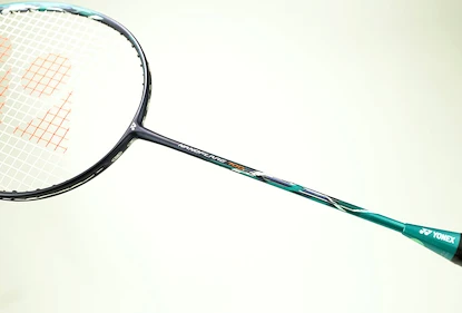 Bedmintonová raketa Yonex Nanoflare