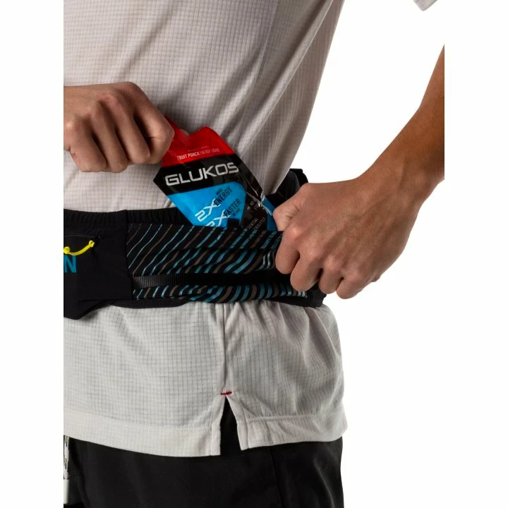 Bežecký opasok Nathan  Pinnacle Series Waistpack Black/Blue Me Away
