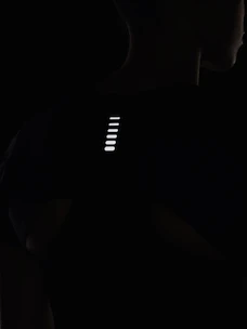 Dámske tričko Under Armour  IsoChill Run Laser Tee-BLK S