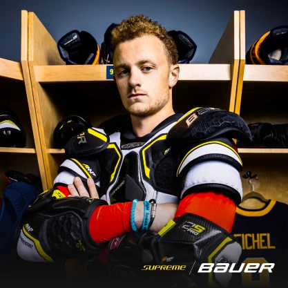 Jack Eichel vo výstroji Bauer Supreme