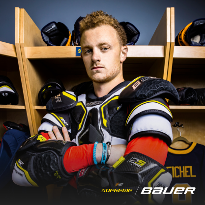 Jack Eichel vo výstroji Bauer Supreme