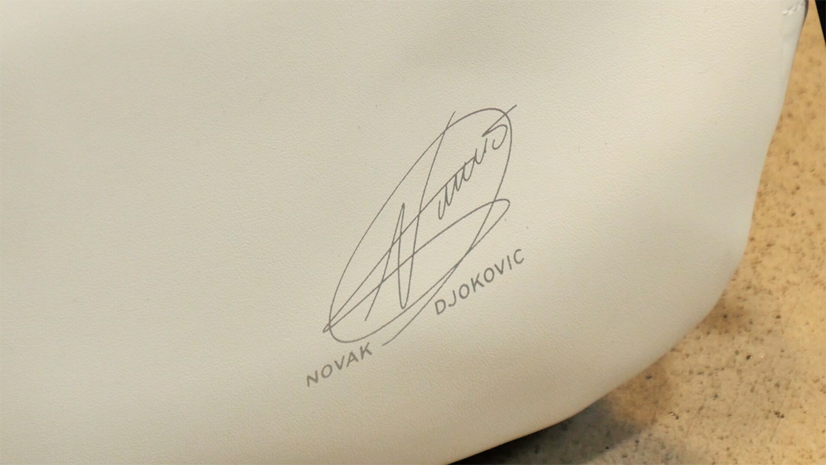 Novak Djoković s tenisovou raketou Head Speed