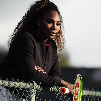 Serena Williams s tenisovou raketou Wilson Blade